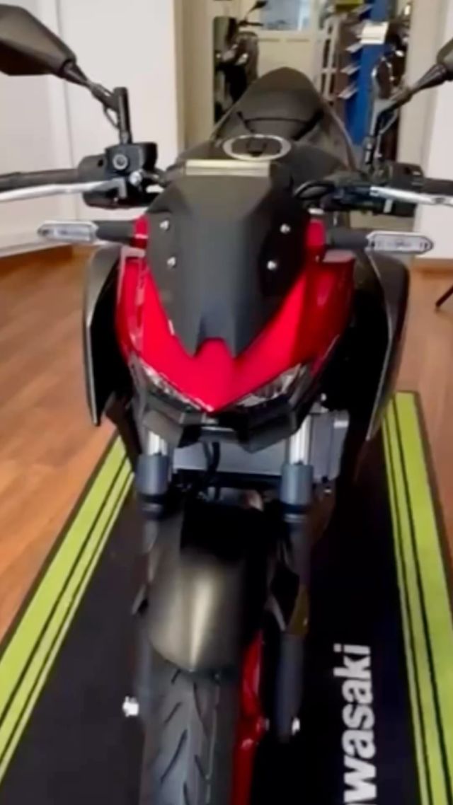 New Kawasaki Z500 SE 35kW
dès CHF 6’990.00 version SE
dès CHF 6’490.00 version STD

Nous sommes ravis de vous présenter
Cette splendide Z500SE dans ce 
Superbe coloris 😻 

Un modèle Z500 STD est à l’essai ainsi 
qu’à la location.

-Nouveauté 2024 E5+
-Nouveau Look
-Légère et maniable 
-Nouveau moteur bi-cylindre 
-Permis A2 35kW 
-Tableau de bord Color TFT 
-Smartphone Connectivity

Venez les découvrir !! 

La Centrale du 2 Roues
Kawasaki - Kymco
Chemin Deluc 2
1224 Chêne-Bougeries
022 344 50 04

LU-VE 08:00-12:00 / 14:00-18:30 ven (18h00)
SAM 09:00-12:00
….
#LC2R #lacentraledu2roues #chêne_bougeries #Z500SE #Z500
#kawasaki #Kymco #occasions #toutes_marques