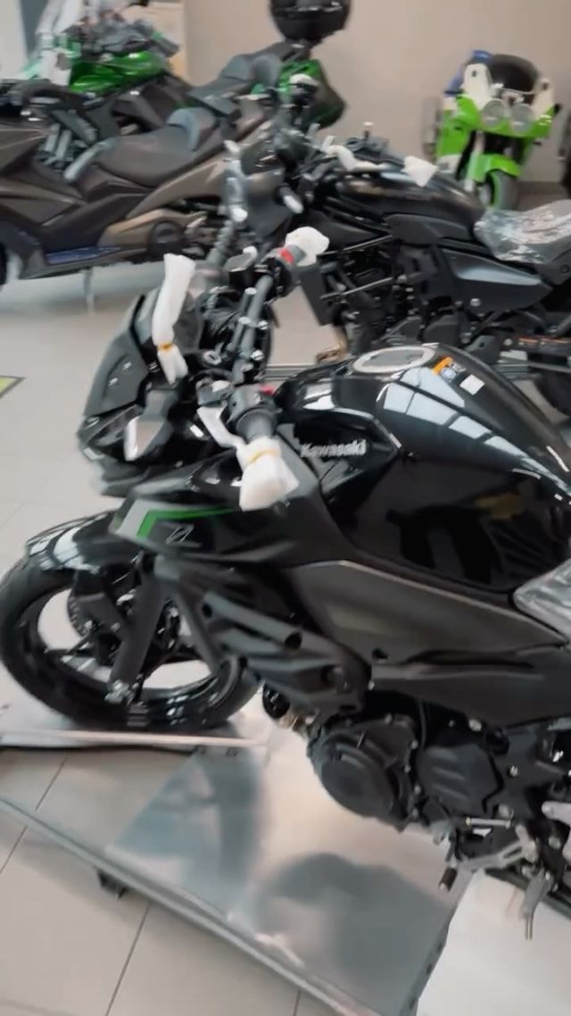 Kawasaki Z500 et Eliminator 35kW
Nouveaux arrivages ! 🥰

Aujourd’hui c’est réception de ces nouvelles demoiselles 💚

Venez les découvrir !! 
Disponibles également à l’essai 🤗

La Centrale du 2 Roues
Kawasaki - Kymco
Chemin Deluc 2
1224 Chêne-Bougeries
022 344 50 04

LU-VE 08:00-12:00 / 14:00-18:30 ven (18h00)
SAM 09:00-12:00
….
#LC2R #lacentraledu2roues #chêne_bougeries #Z500SE #Z500
#kawasaki #Kymco #occasions #toutes_marques #kawasaki_genève 
#Eliminator500 #Eliminator500SE 
#35kW #a2_35kw