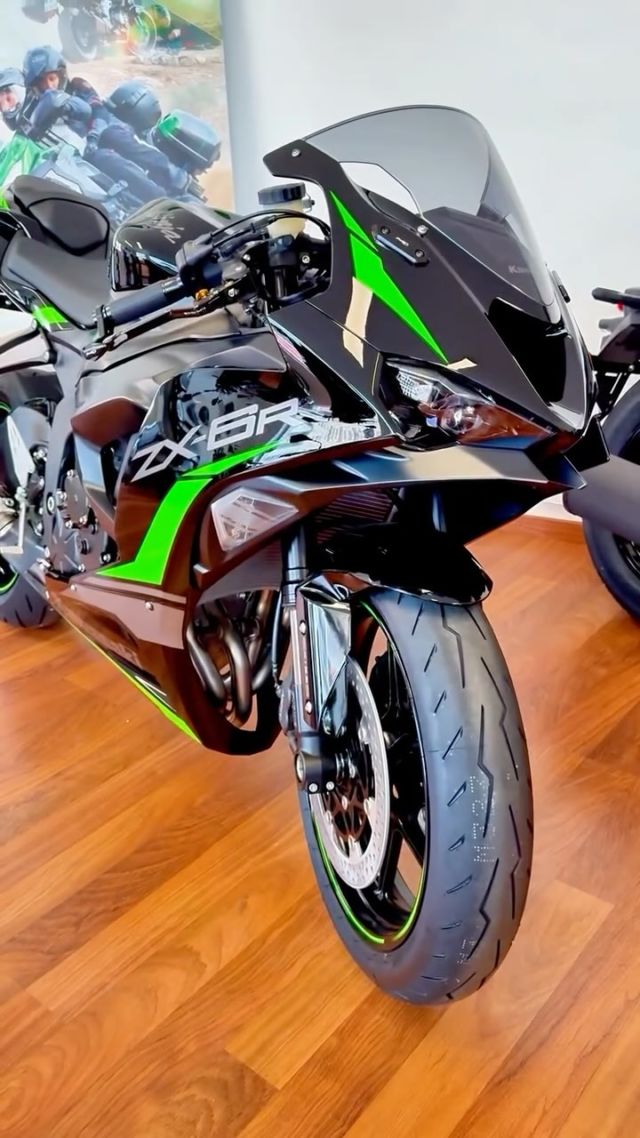 Kawasaki Ninja ZX-6R 2025 !

La toute nouvelle Ninja ZX-6R se fait belle, adopte sa ligne d’accessoires et se prépare pour son nouveau propriétaire ! 

Venez la découvrir !! 

La Centrale du 2 Roues
Kawasaki - Kymco
Chemin Deluc 2
1224 Chêne-Bougeries
022 344 50 04

LU-VE 08:00-12:00 / 14:00-18:30 
ven (18h00)
SAM 09:00-12:00
….
#LC2R #lacentraledu2roues #chêne_bougeries #NEW_ZX-6R #ZX-6R #kawasaki #Kymco #occasions #toutes_marques #kawasaki_genève 
#NinjaZX6R